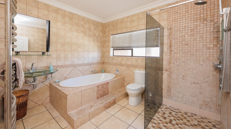 5 Bedroom Property for Sale in Oceanview Heights Western Cape